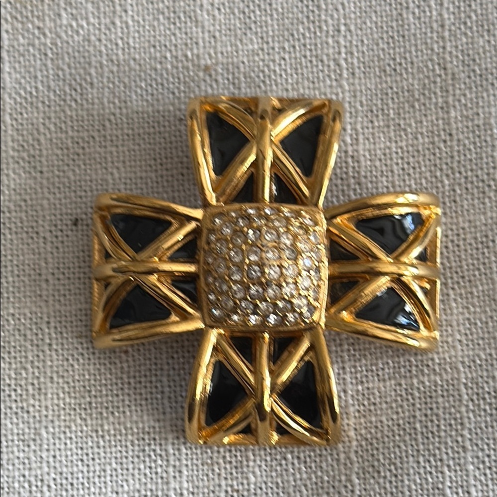 Elegant Gold and Black Brooch can be worn as a pendant there’s a bale provided